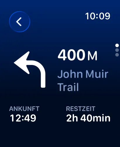 Tiefblauer Bildschirm mit Abbiegehinweis: auf dem John Muir Trail in 0,2 Meilen links abbiegen